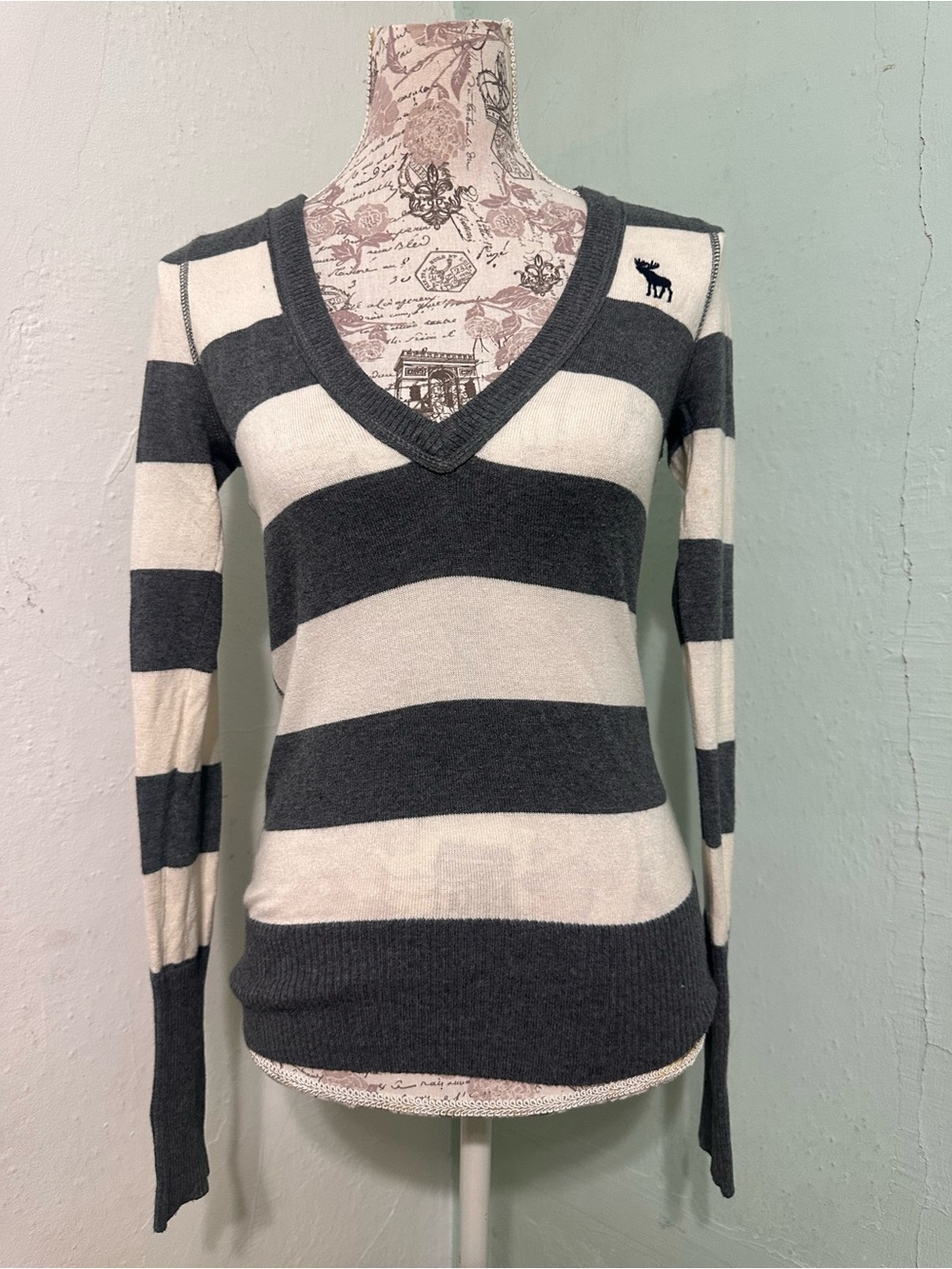 Y2K vintage 2000 Abercrombie & Fitch Striped V-Neck Sweater small FLAWS